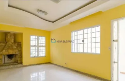 Excelente sobrado disponível para locação no bosque da saúde.