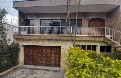 Ótima localização, casa terrea com 3 dormitórios sendo 3 suites