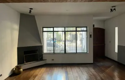 Casa com 3 quartos para alugar na Rua Casimiro de Abreu, --, Campo Belo, São Paulo