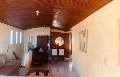 Sobrado com 03 dormitórios, sendo  01suite  e 02 vagas de garagem