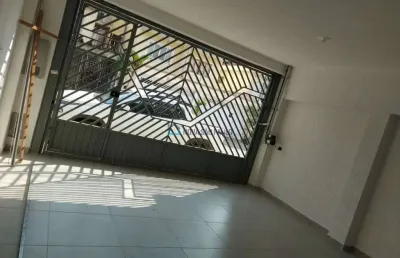 Sobrado com 03 dormitórios, sendo 01 suíte e 02 vagas de garagem