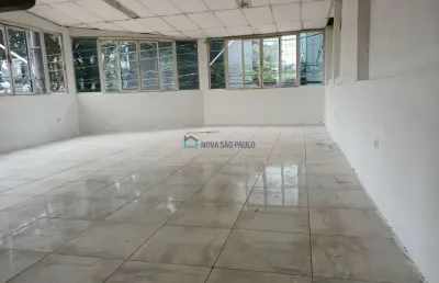 Imóvel comercial de 180m² de área com 3 banheiros e 2 salas amplas