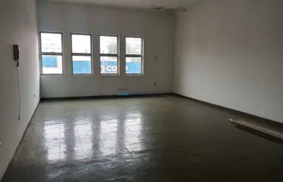 Casa comercial com 4 salas para alugar na Avenida Fábio Eduardo Ramos Esquivel, --, Centro, Diadema