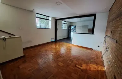 Ótima oportunidade para locação comercial com 03 salas e 04 banheiros.