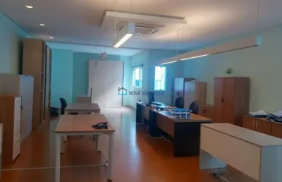 Imóvel comercial com 363m² com 03 salas, 05 banheiros e 10 vagas.