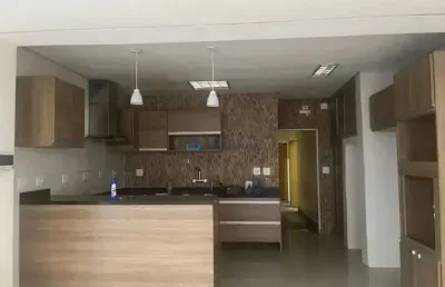 Casa térrea com 04 dormitórios , 04 banheiros e 05 vagas.