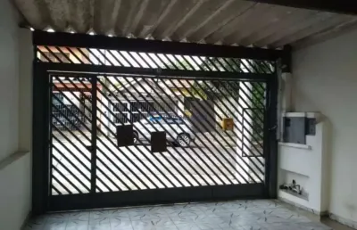 Excelente sobrado residencial com 03 dormitórios e 02 banheiros.