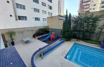 Apartamento espacoso com 3 dormitórios e 2 vagas em localização privilegiada