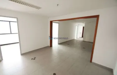 Excelente localização, excelente sala comercial com 60m², 2 banheiros, 1 vaga.