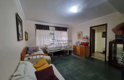 Casa assobradada com 300m², com 03 dormitórios, edícula,  churrasqueira e piscina
