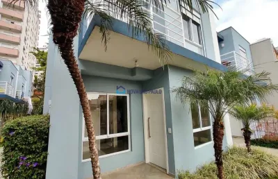 Casa de condominio fechado na aclimação, exelente localização