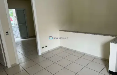 Casa com 2 quartos para alugar na Avenida Lacerda Franco, --, Cambuci, São Paulo