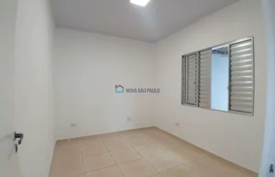 Casa com 2 quartos para alugar na Rua Fidelino de Figueiredo, --, Saúde, São Paulo