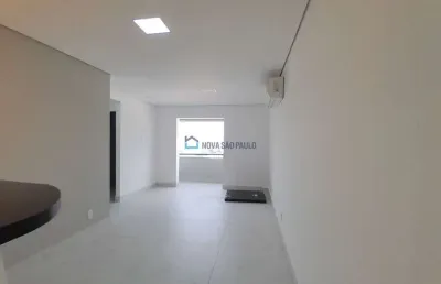 Apartamento com 02 dormitórios,01 com armario e 01 vaga