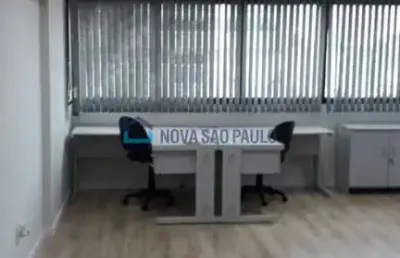 Sala comercial na praça da árvore, 56m² com 2 banheiros e 1 vaga.