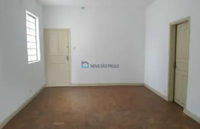 Casa assobradada comercial ou residencial! a 07 minutos a pé do metrô praça da árvore.