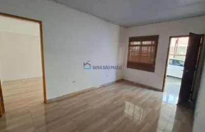 Ótima localização, imediação do metro saude e praça da arvore