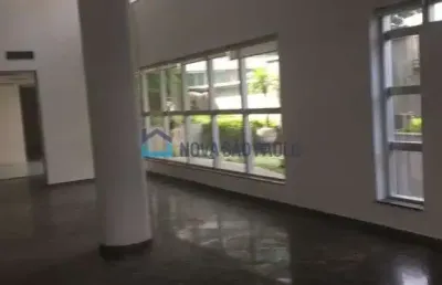 Loja com mezanino , ótima localização, corredor comercial