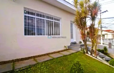 Casa térrea isolada com 3 dormitórios (01 suíte)  2 vagas . 180 m²