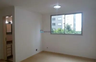 Apartamento de 2 dormitórios em prédio de torre única