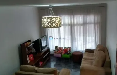 Casa sobrado com 03 dormitórios na região de americanópolis
