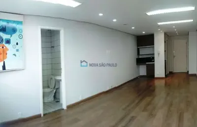 Sala comercial ao lado da estação são judas do metro