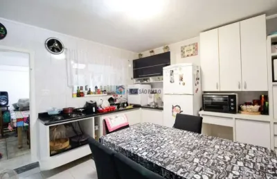Casa à venda, com 3 quartos, 3 suítes, 3 vagas e área gourmet, na chácara inglesa