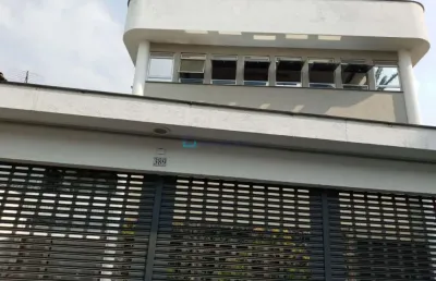 Prédio comercial próximo a estação de metrô praça da árvore