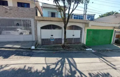 Casa à venda na vila guarani com 3 quartos e 2 vagas de garagem.