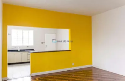 Sobrado residencial com 220 m² 3 dormitórios sala cozinha 3 banheiros área de serviço 1 vaga garagem