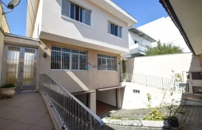 Casa à venda na saúde com 3 quartos e 2 vagas de garagem.