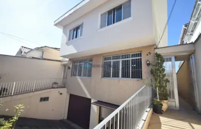 Metrô saúde, sobrado com 3 dormitórios sendo 1 suíte, 4 vagas de garagem.