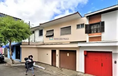 Casa com 05 dormitorios , 2 vagas, edicula ao lado do metrô saúde