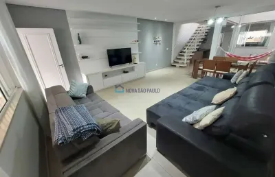 Sobrado a venda na saúde de 185m², com 3 suites e 4 vagas. reformada e quintal com churrasqueira.