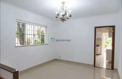 Sobrado à venda, 300 m² 3 quartos, 3 vagas de garagem.