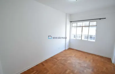 Oportunidade, apartamento a 300 metros do metrô saúde, com 2 dormitórios vaga de garagem. !