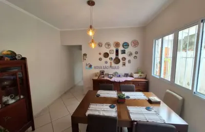 Sobrado à venda na saúde com 3 quartos sendo 1 suíte e 2 vagas de garagem.