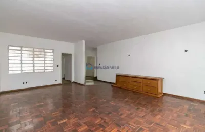 Venda. terreno com 625m². casa com 292m² au. 3 quartos. 4 vagas de garagem.