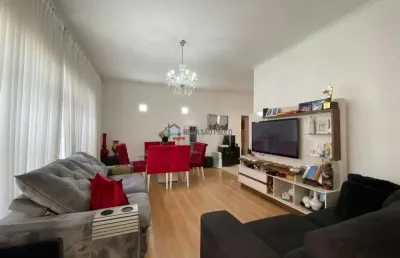 Casa assobradada no moinho velho com 252m² e muito arejada