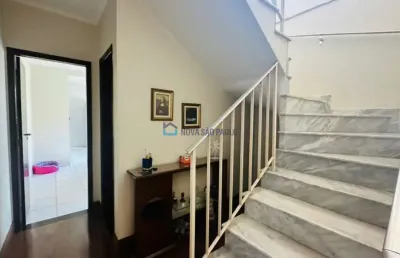 Casa com 4 dormitórios, sendo 1 suíte, e mais uma suíte  completa de empegada.