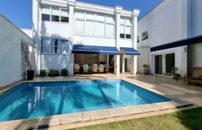 Casa ampla e requintada|piscina|área gourmet| lindo jardim