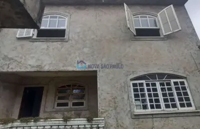 Vendo 4 propriedades no mesmo terreno sendo 2 apartamentos e 2 casa