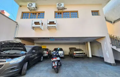 Casa com 3 dormitórios 1 suíte 8 vagas próximo ao metrô saúde.