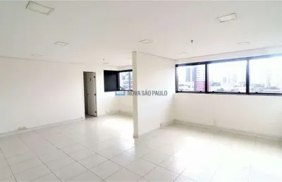 Sala comercial de 60mts ao lado da estação são judas do metrô.