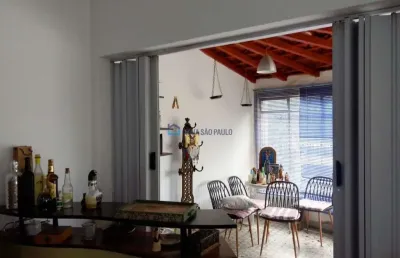 Casa  2 dormitorios , 3 vagas ,a metrô praça da arvore.