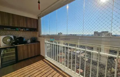 Apartamento com 3 dormitórios sendo 1 suíte, 2 vagas cobertas e livres mais 2 depositos .