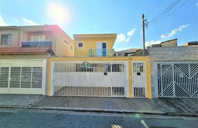 Casa com 3 dormitórios, 2 vagas e churrasqueira na saude.