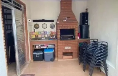 Sobrado com 3 quartos e 3 banheiros  ,2 vagas ,sacomã!