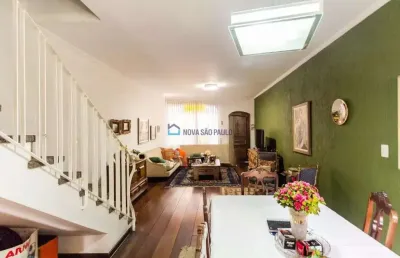 Sobrado com 210m² sendo 3 dormitórios sala cozinha 3 banheiros lavanderia 1 vaga de garagem