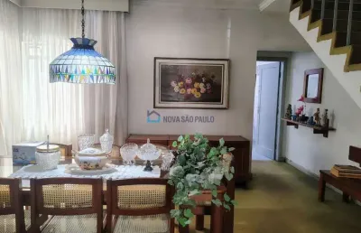 Casa no planalto paulista a venda com 140m², com 03 dormitórios sendo 01 suite.